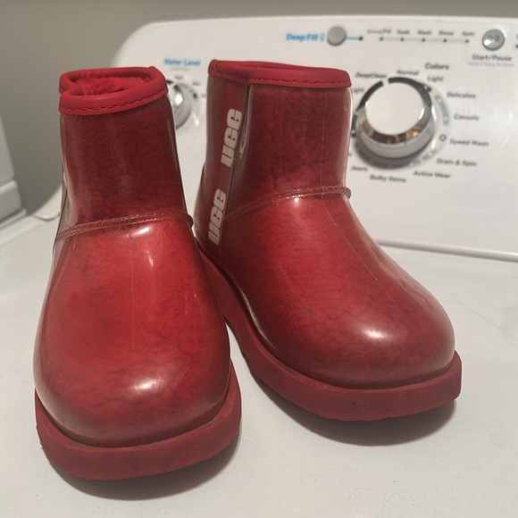 UGG Classic Clear Mini II Boots Red - Picture 2 of 4